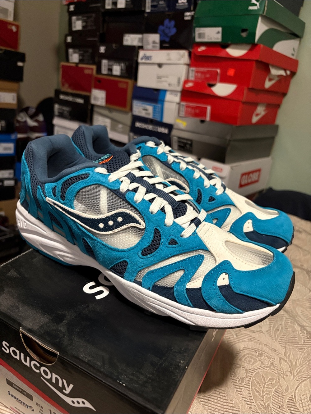 Saucony Teal & Navy Mesh Suede Sneakers